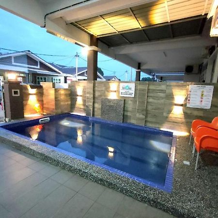 D'Q Putra Homestay Melaka  Luaran gambar