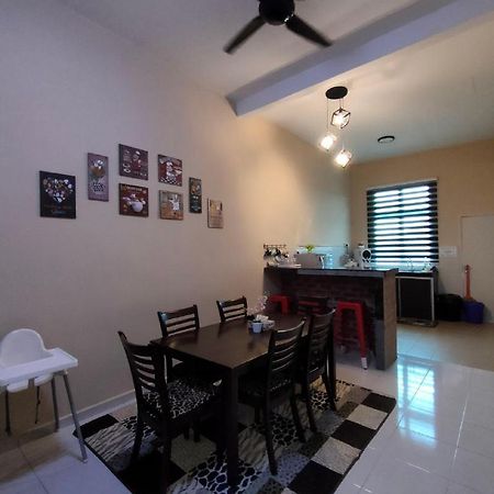 D'Q Putra Homestay Melaka  Luaran gambar